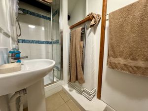 En-Suite Shower- click for photo gallery